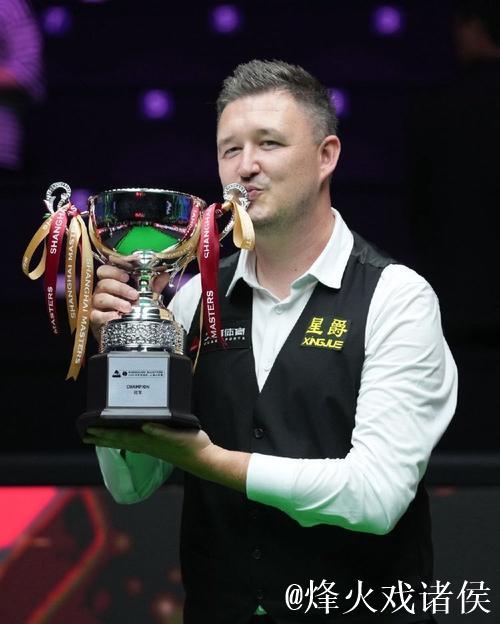 威尔逊力克卡特 十年后重夺斯诺克上海大师赛桂冠 威尔逊力克卡特 十年后重夺斯诺克上海大师赛桂冠