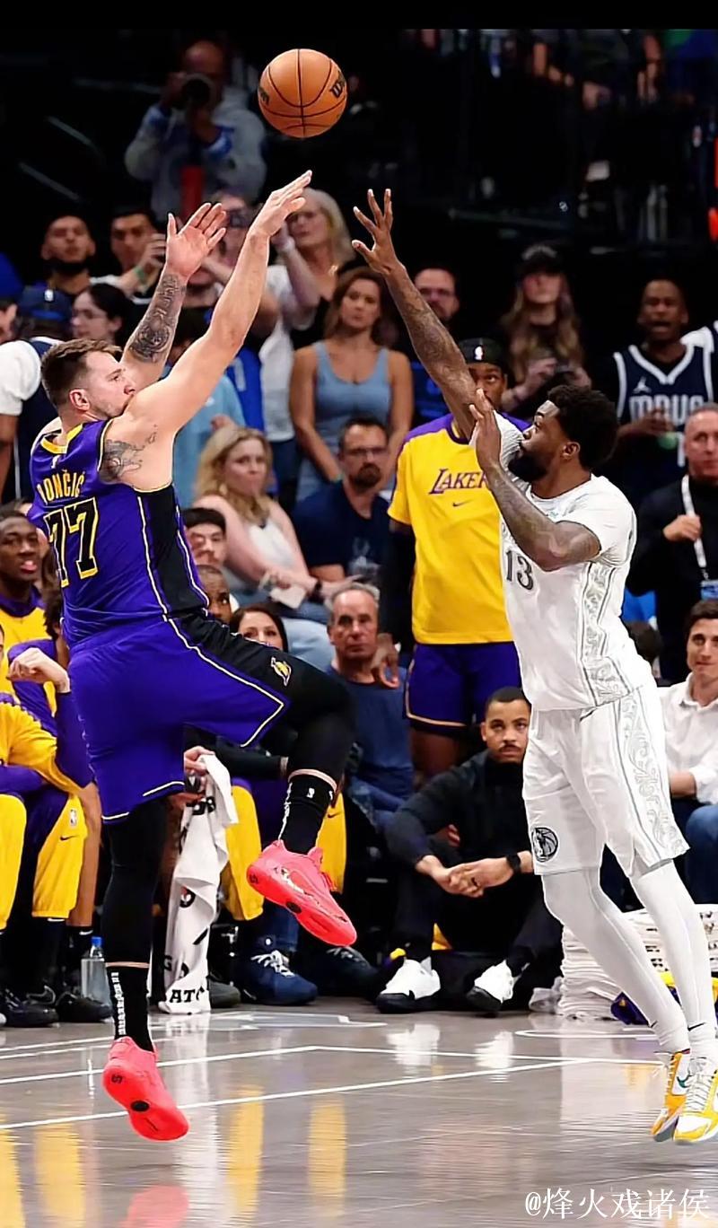 东契奇联手斯玛特轰下43分10篮板16助攻! 东契奇联手斯玛特轰下43分10篮板16助攻!